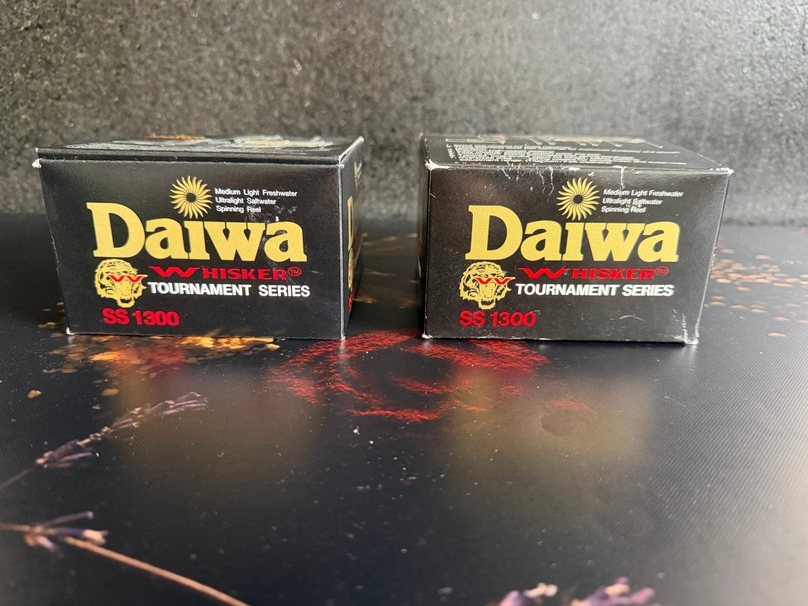2 stuks Daiwa Whisker SS 1300 tournament series., Ophalen, Zo goed als nieuw, Molen