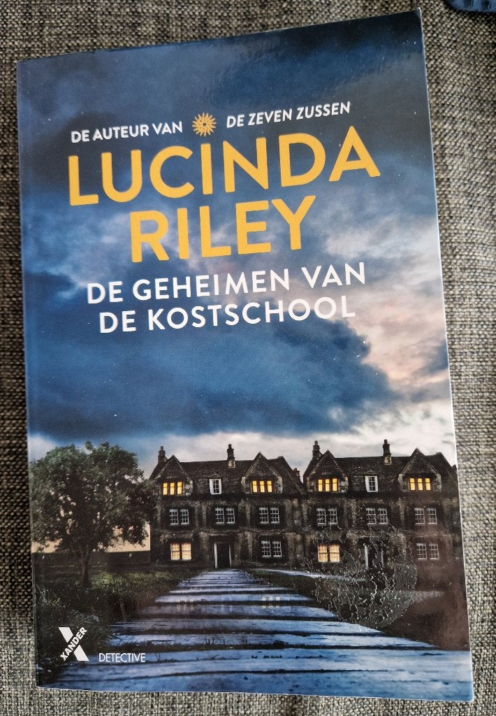 Boek Lucinda Riley: De geheimen van de kostschool *a, Ophalen of Verzenden, Zo goed als nieuw, Lucinda Riley