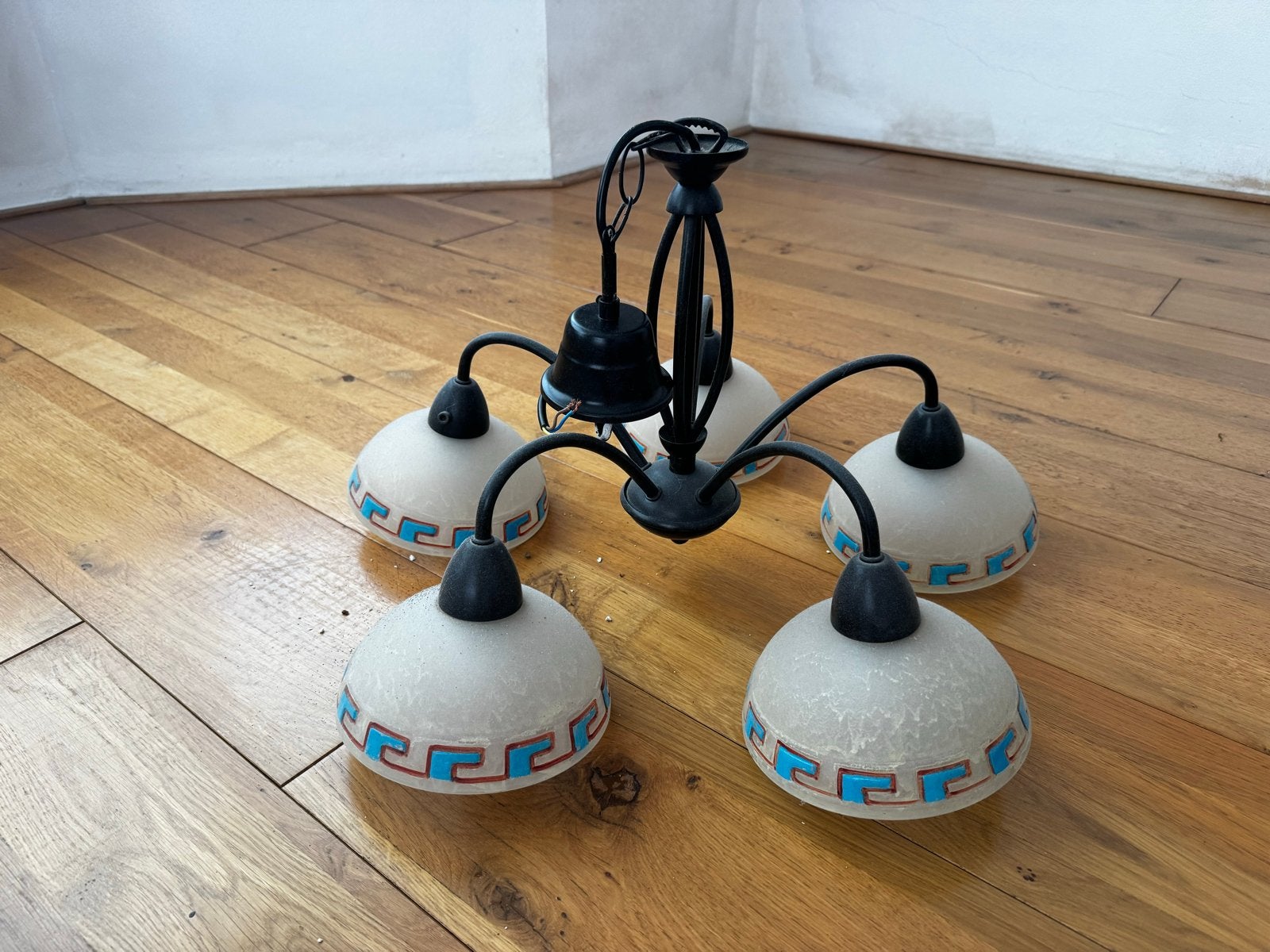 Vintage hanglamp met 5 glazen kappen, zwart metaal, Ophalen, Gebruikt, Glas, Overige fittingen