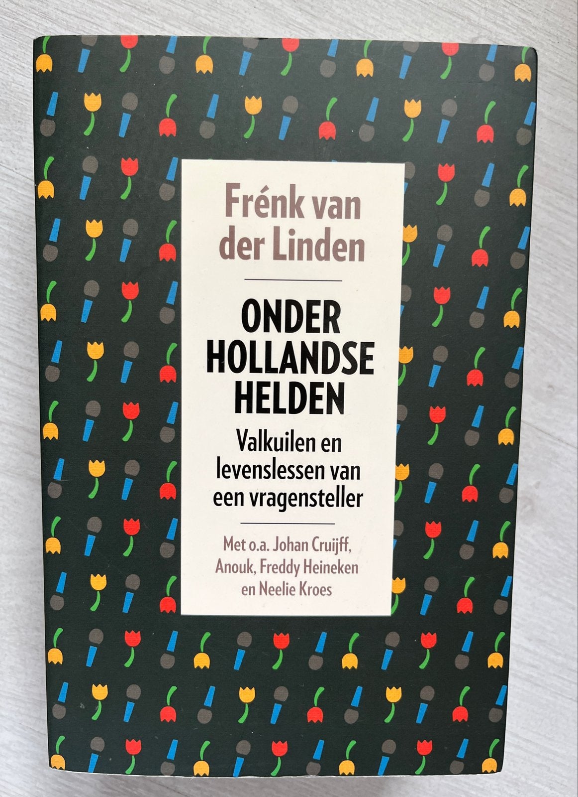 Onder Hollandse Helden - Frénk van der Linden, Ophalen of Verzenden, Gelezen, Overige