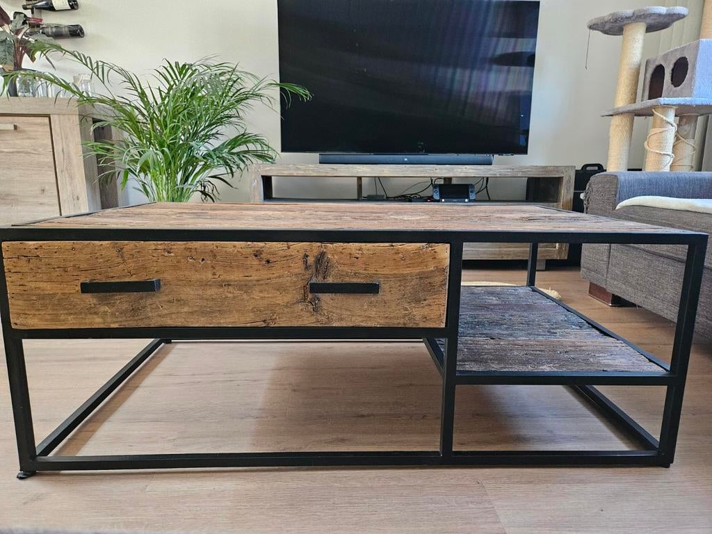 Wrakhout met staal. Salontafel met 2 lade en opbergvak, 50 tot 100 cm, Vierkant, 50 tot 100 cm, Zo goed als nieuw