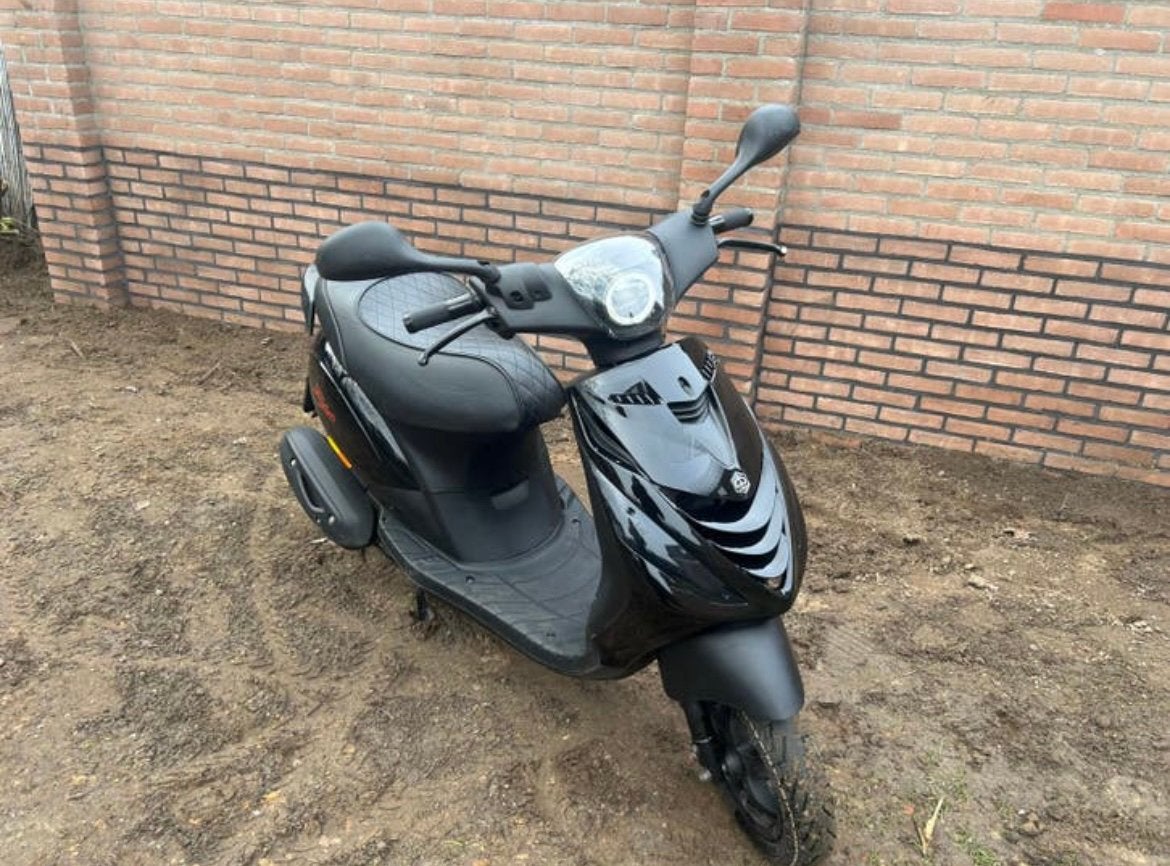 Vespa & piaggio specialist, Ophalen of Verzenden, Zo goed als nieuw, Benzine, Overige modellen