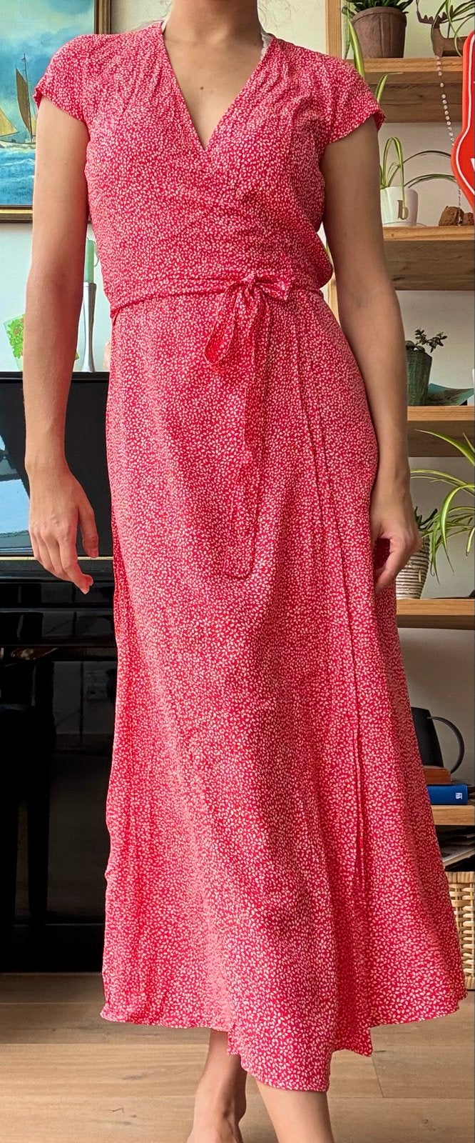 Zomerse rode maxi jurk met bloemenprint, Kleding | Dames, Verzenden, Zo goed als nieuw, Maat 34 (XS) of kleiner, Rood