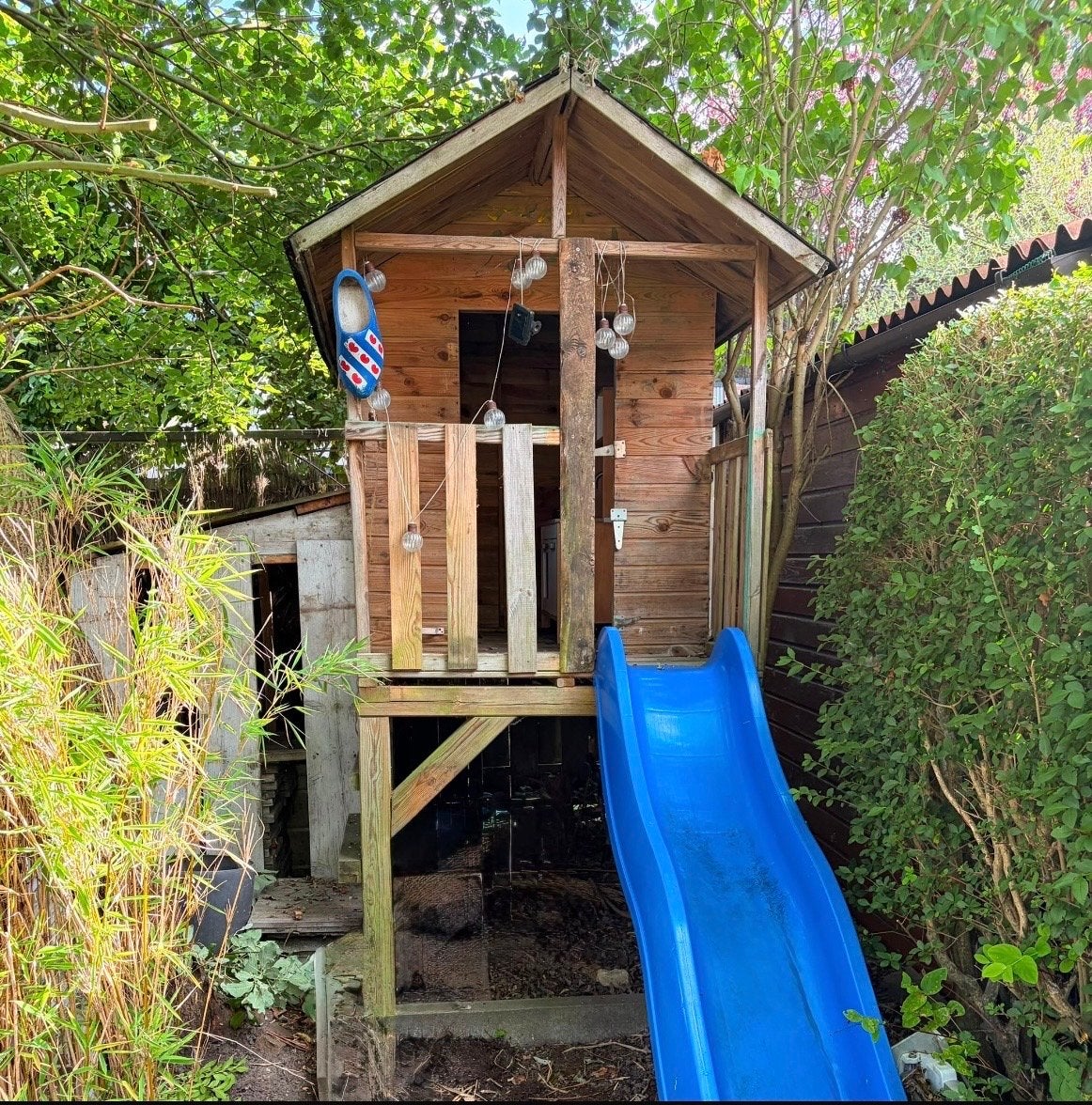Houten speelhuisje met glijbaan - Zelf demonteren, Ophalen, Gebruikt, Hout