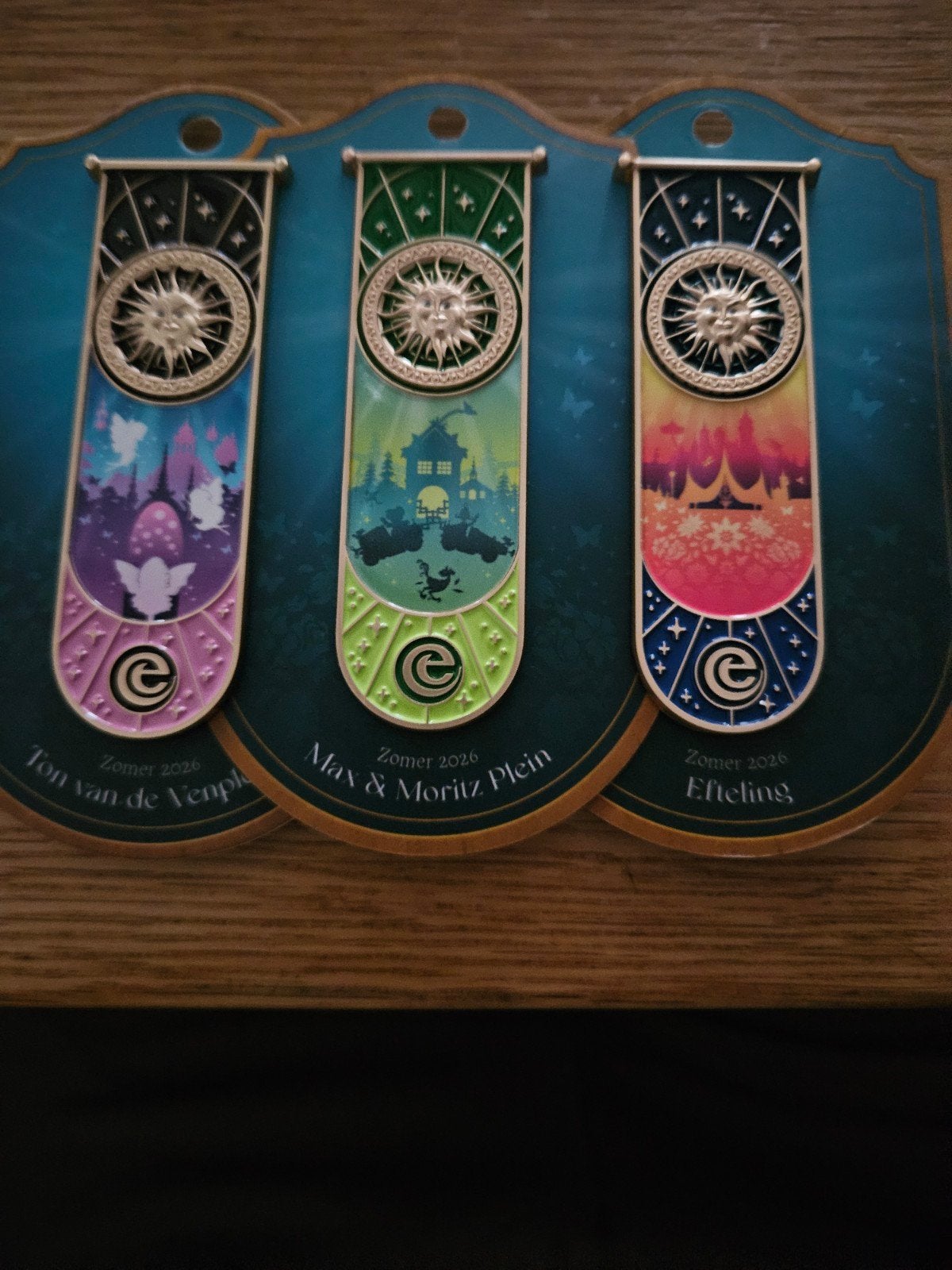 Efteling Zomer 2026 Pins  set van 3, Verzamelen, Ophalen of Verzenden, Nieuw, Button of Speldje