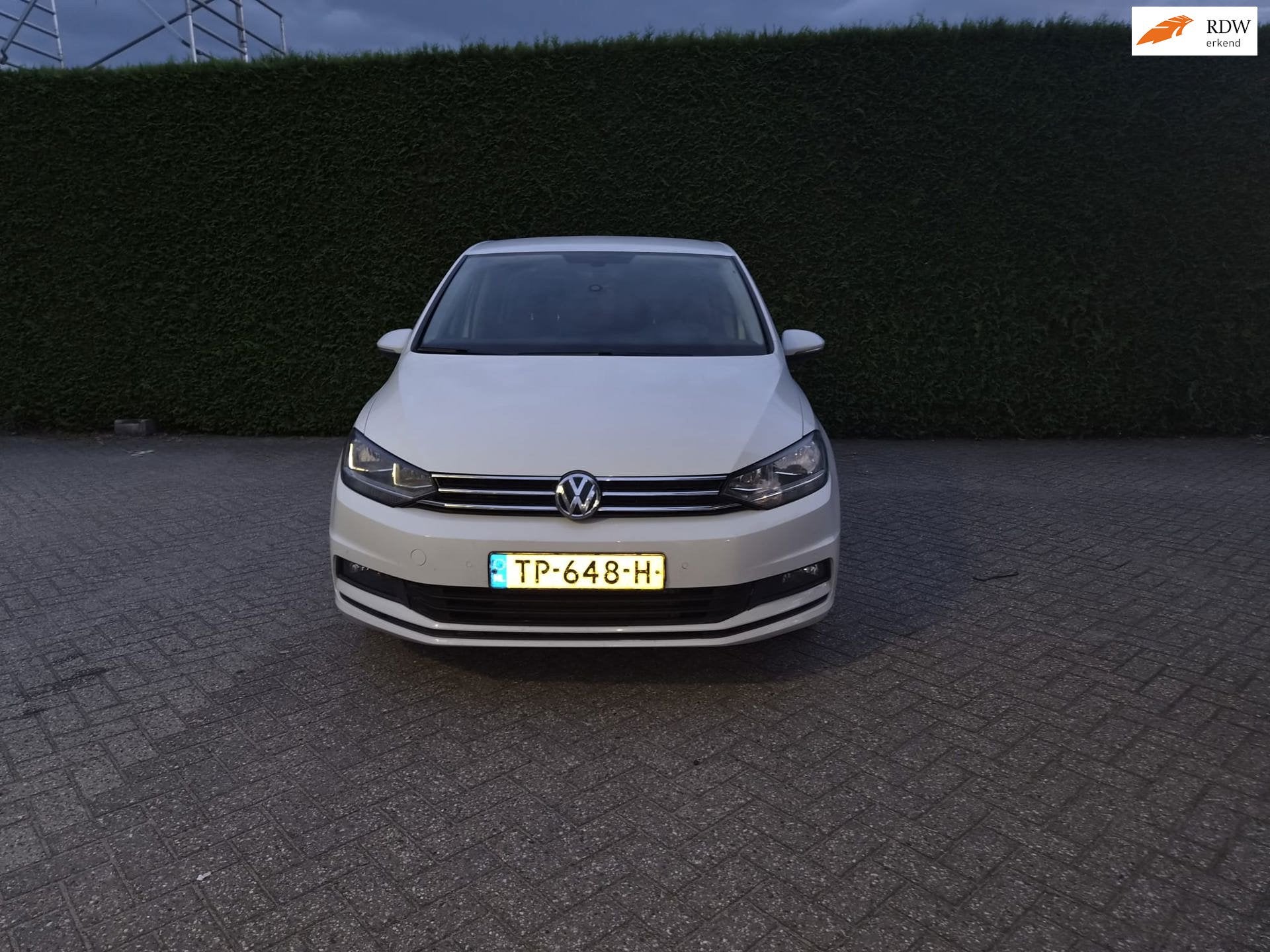 Volkswagen Touran 2.0 TDI SCR Comfortline, Auto's, Euro 6, 4 cilinders, 150 pk, Wit