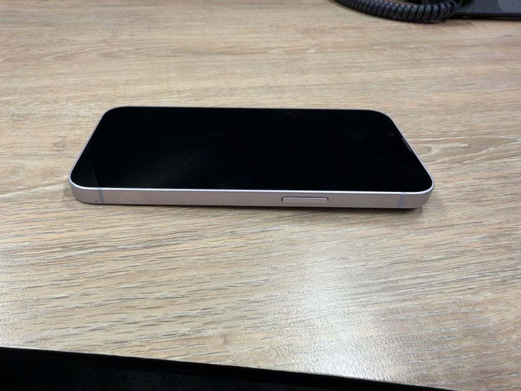 Foto 6 van Apple iPhone 14 256GB paars | Doos + kabel  | Nette staat