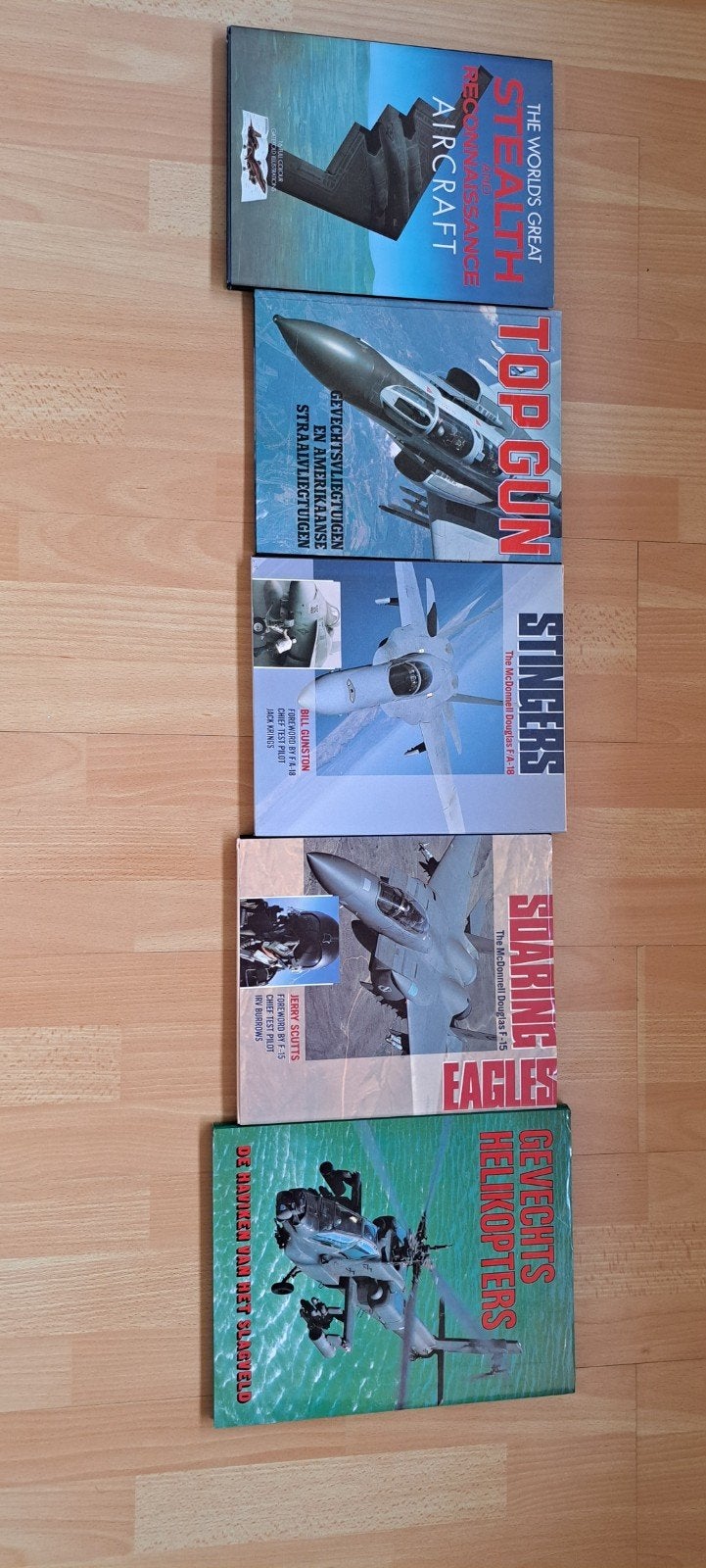 5 boeken over militaire vliegtuigen en helikopters, Gelezen, Ophalen of Verzenden, Diverse auteurs (o.a. Bill Gunston, Jerry Scutts)