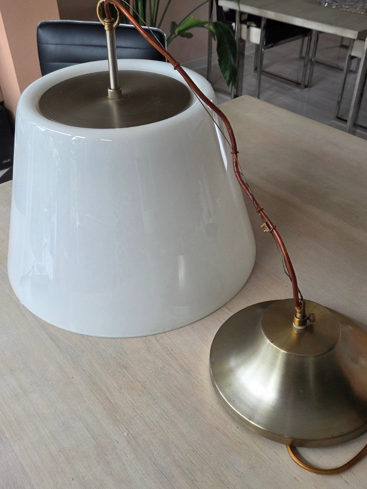 Ikea Hanglamp met Witte Melkglazen Kap - Max 40W, Gebruikt, Ophalen of Verzenden, Glas, Modern