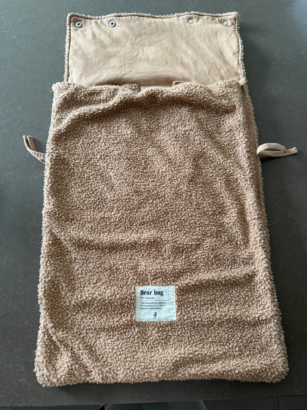 Jollein bruin/ beige bear hug voetenzak maxi cosi, Ophalen, Zo goed als nieuw, 100 cm of meer, Deken