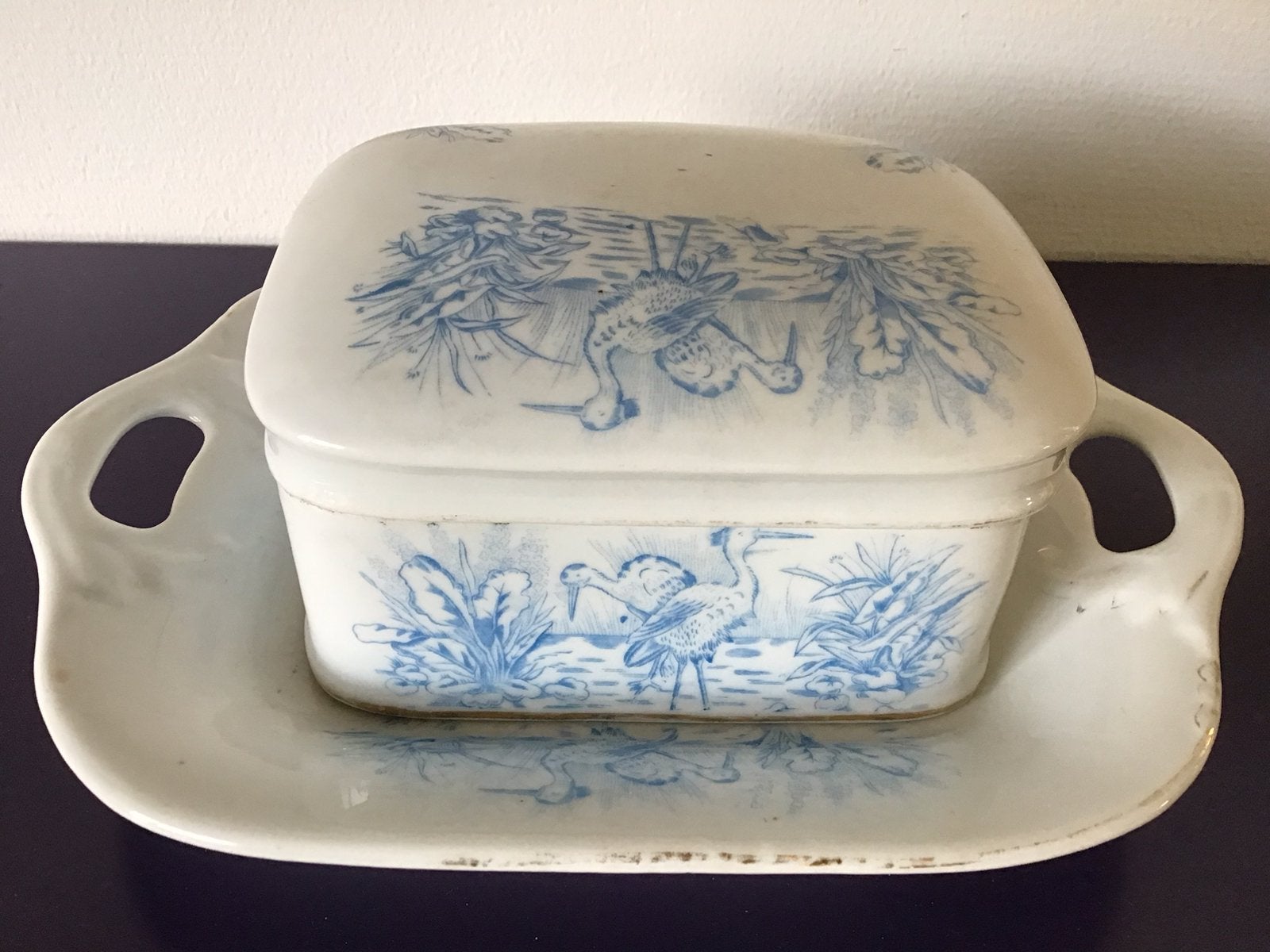 Grote antieke porseleinen botervloot met deksel&onderschaal, Antiek en Kunst, Ophalen of Verzenden
