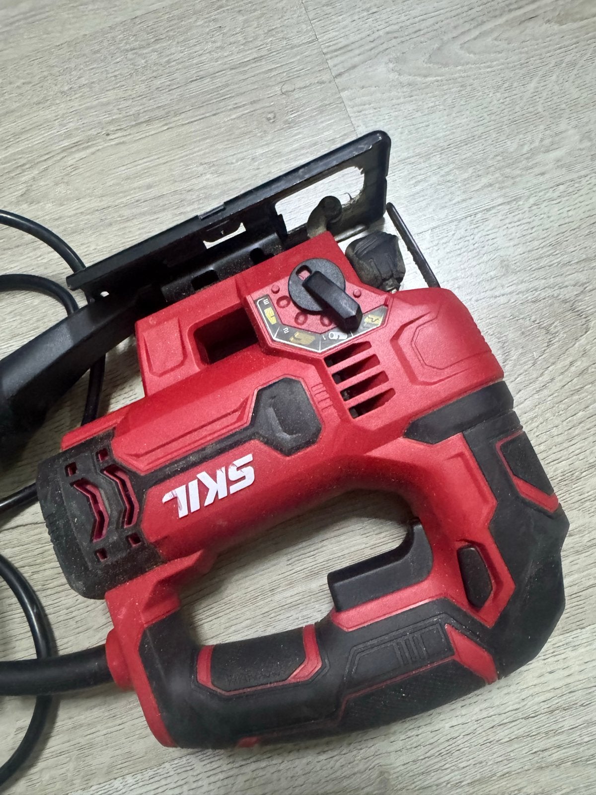 SKIL 550W Decoupeerzaag - Zo goed als nieuw, Doe-het-zelf en Verbouw, Decoupeerzaag, 600 tot 1200 watt, Ophalen of Verzenden, Zo goed als nieuw