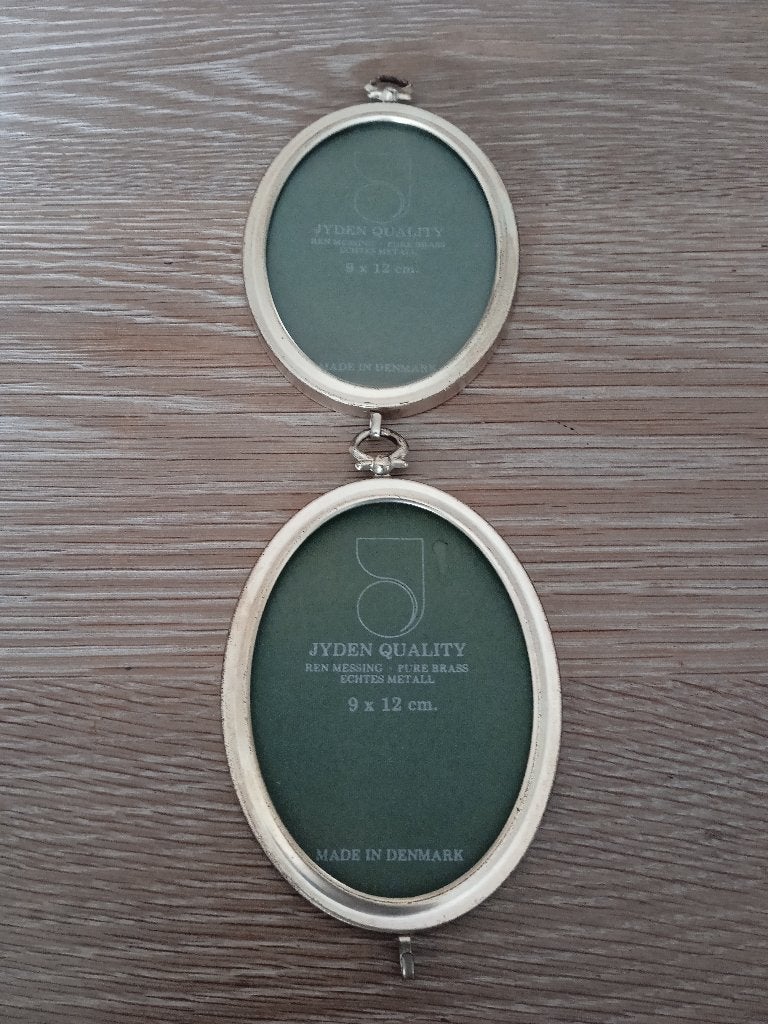 2 vintage metalen ovalen fotolijsten Jyden, Huis en Inrichting, Woonaccessoires | Lijsten, Ophalen of Verzenden, Zo goed als nieuw