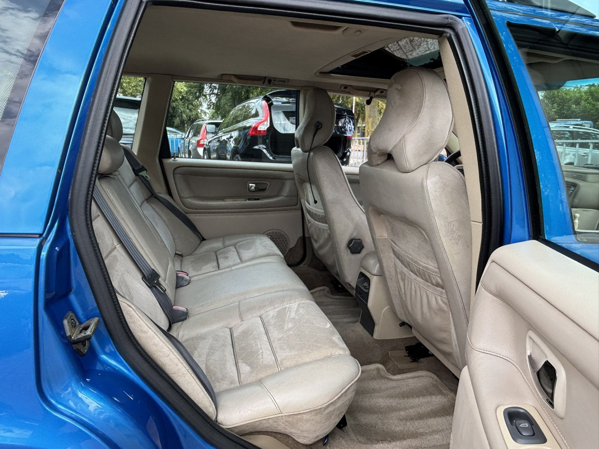 Volvo V70 2.4 R 265pk AWD LASER BLUE Schuifdak Family, foto 7