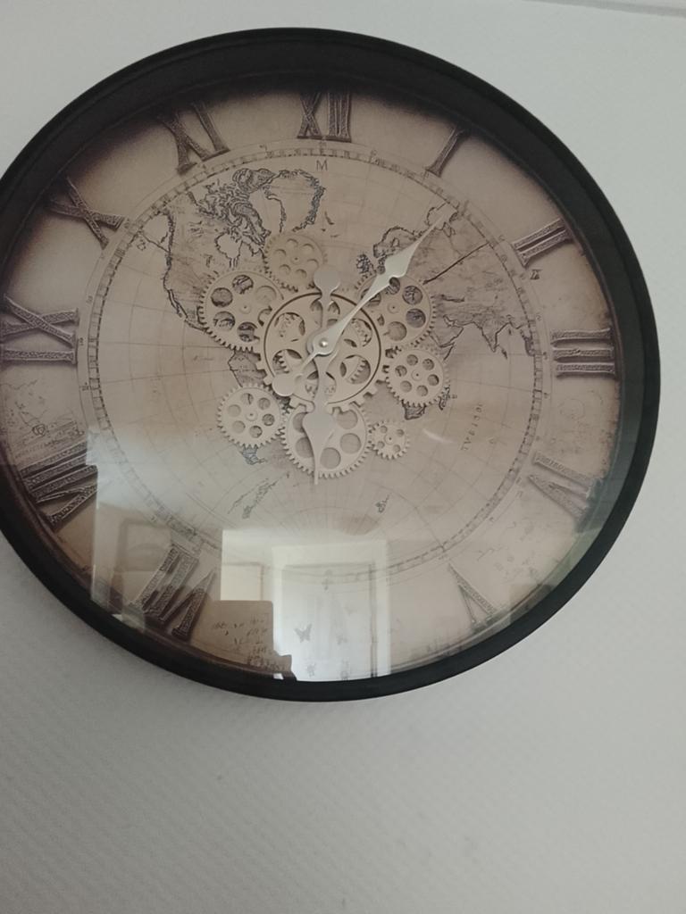 Decoratieve wandklok met wereldkaart en tandwielen, Antiek en Kunst, Ophalen