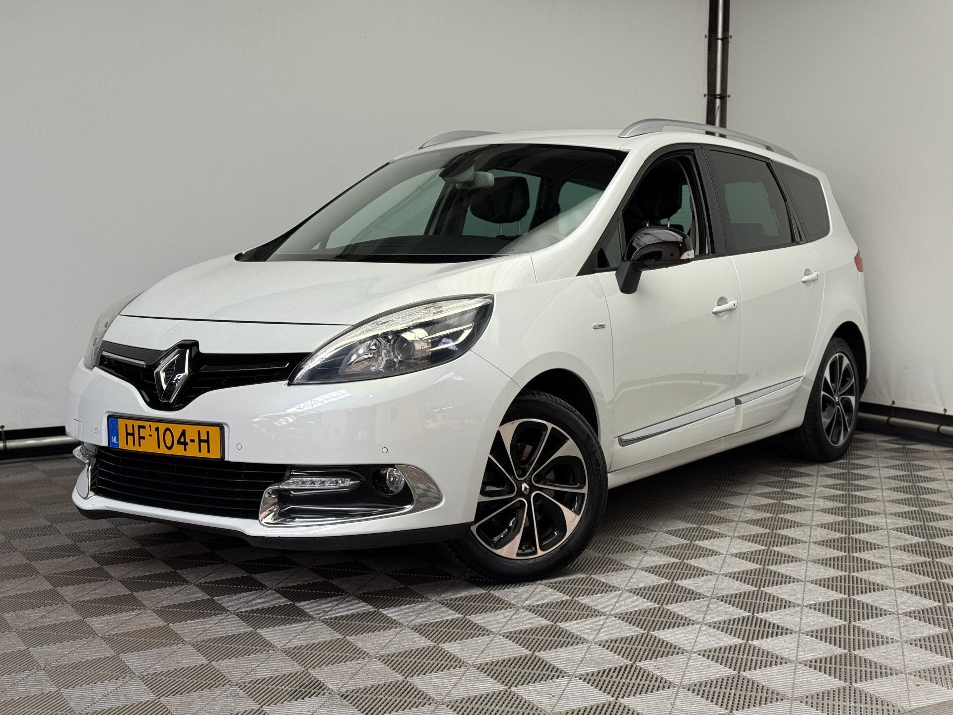 Renault Grand Scénic 1.2 TCe Bose Navi PDC Trekhaak NL Auto, Voorwielaandrijving, Gebruikt, 4 cilinders, Met garantie (alle)