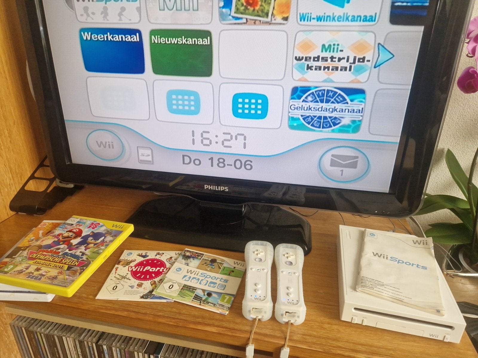 Wii spelconsole met 5 spellen, 2 controllers en kabels, Spelcomputers en Games, Spelcomputers | Nintendo Wii, Gebruikt, Met 2 controllers