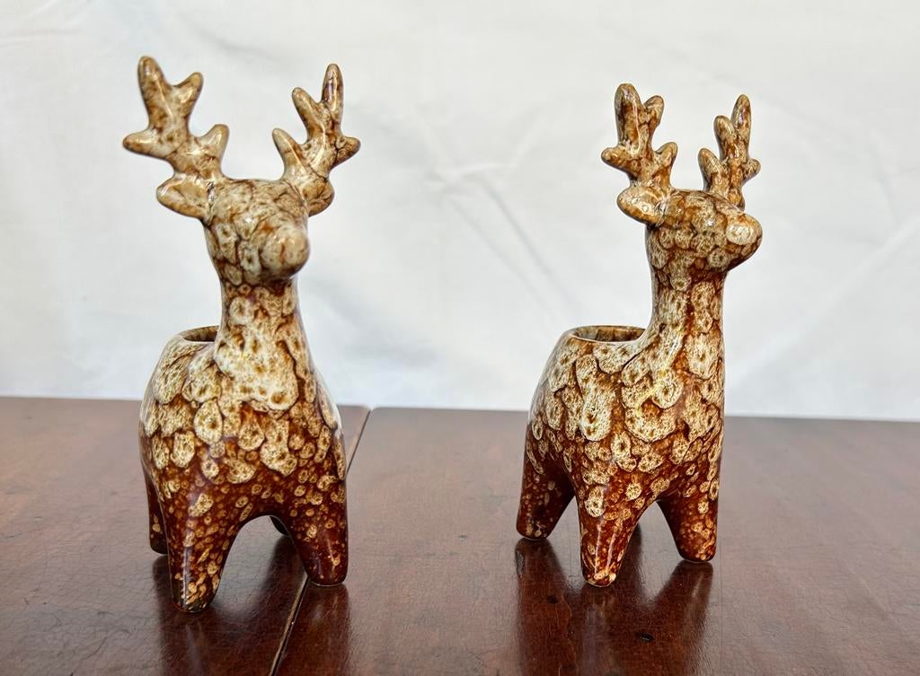 Twee keramieken kandelaars in de vorm van een rendier, Overige materialen, Ophalen of Verzenden, Zo goed als nieuw, Kandelaar