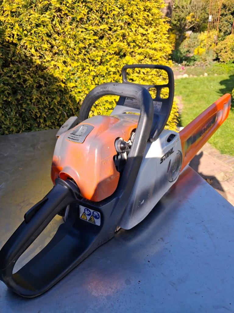 Stihl MS 211 C-BE Benzine Kettingzaag (35cm), Doe-het-zelf en Verbouw, Gereedschap | Zaagmachines, Gebruikt, Kettingzaag, 1200 watt of meer