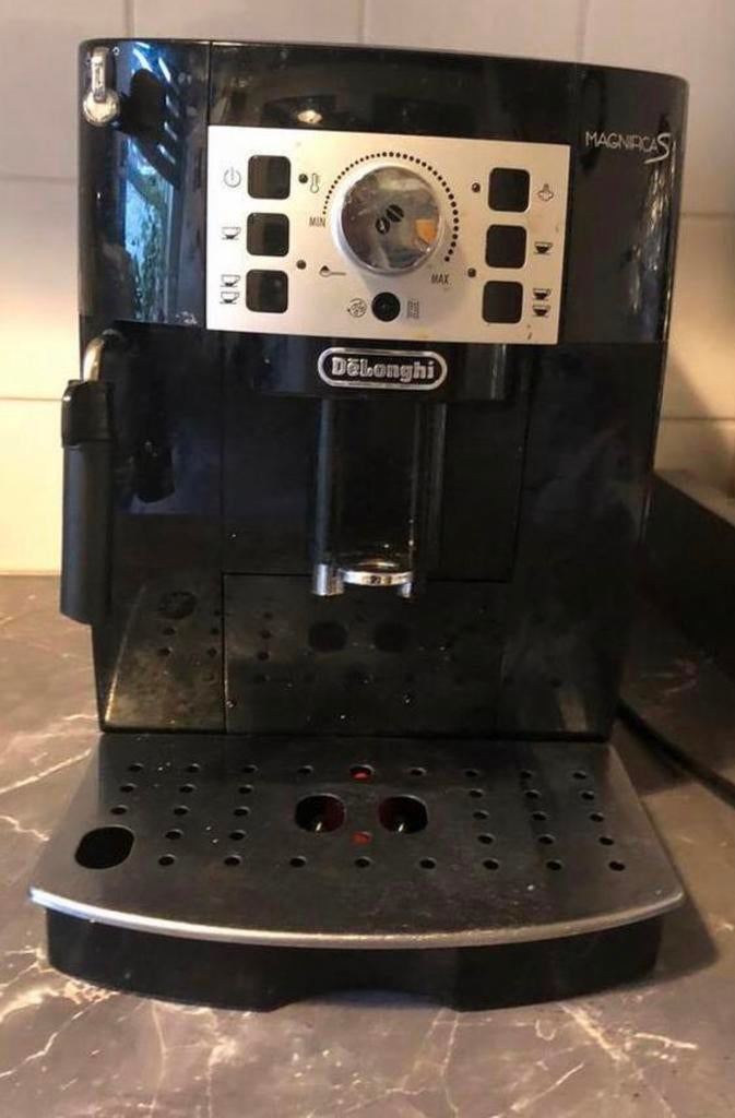 Delonghi Magnifica S Espresso Machine, Witgoed en Apparatuur, Koffiezetapparaten, Ophalen, Afneembaar waterreservoir, Gebruikt
