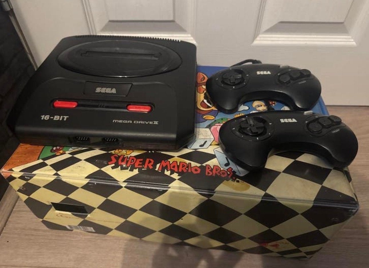 Sega Mega Drive II met 2 controllers, Spelcomputers en Games, Spelcomputers | Sega, Ophalen, Gebruikt, Met 2 controllers, Mega Drive