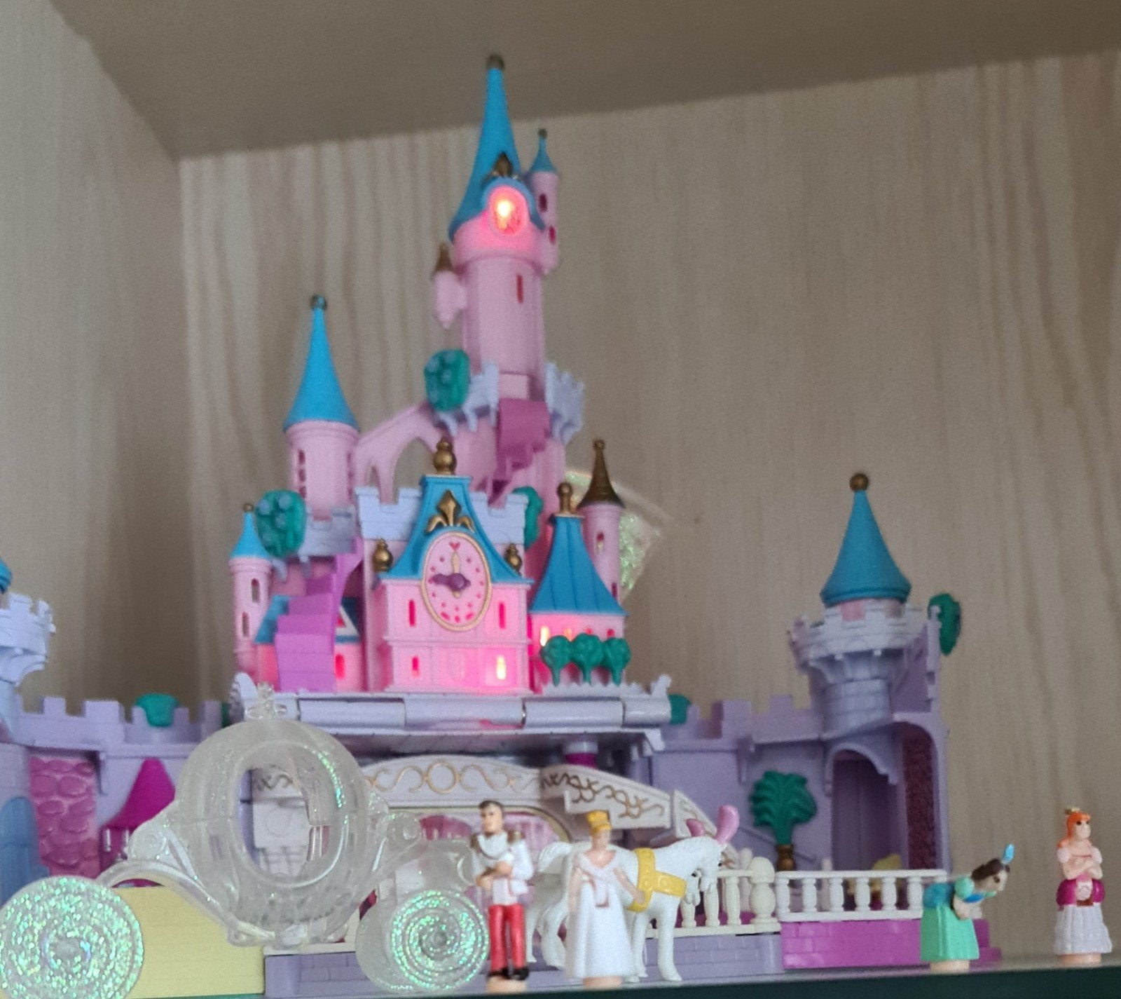 Polly Pocket Disney kasteel met licht, Ophalen of Verzenden, Zo goed als nieuw