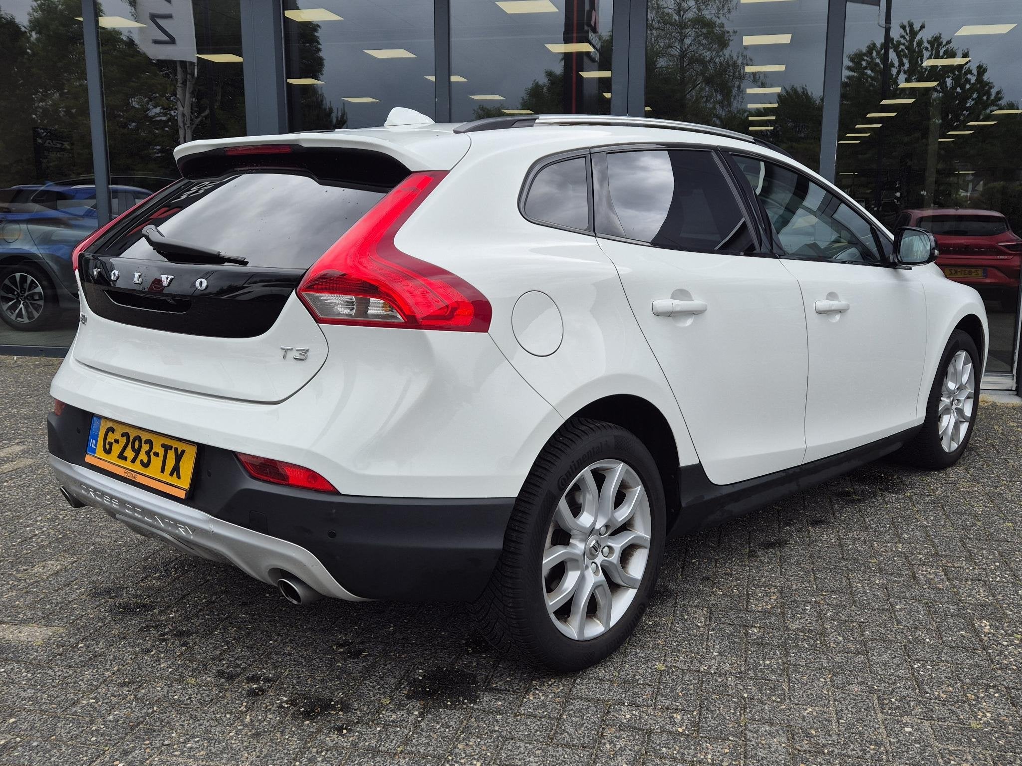 Volvo V40 Cross Country 1.5 T3 Polar+ Luxury | Leder | Harmo, 4 cilinders, Wit, 152 pk, V40