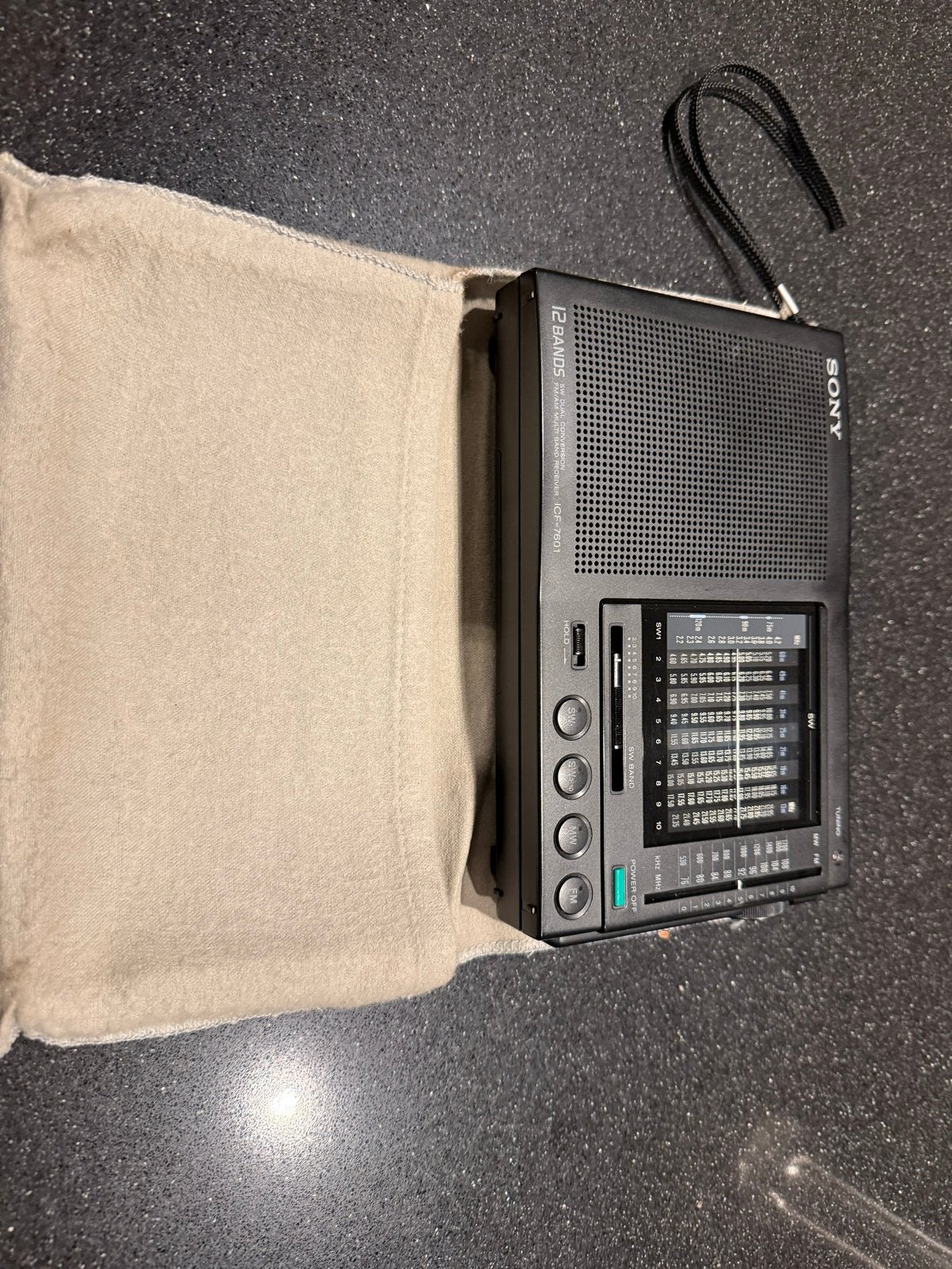 Sony ICF-7601 12-bands Wereldontvanger met Hoes, Ophalen of Verzenden, Zo goed als nieuw, Wereldontvanger