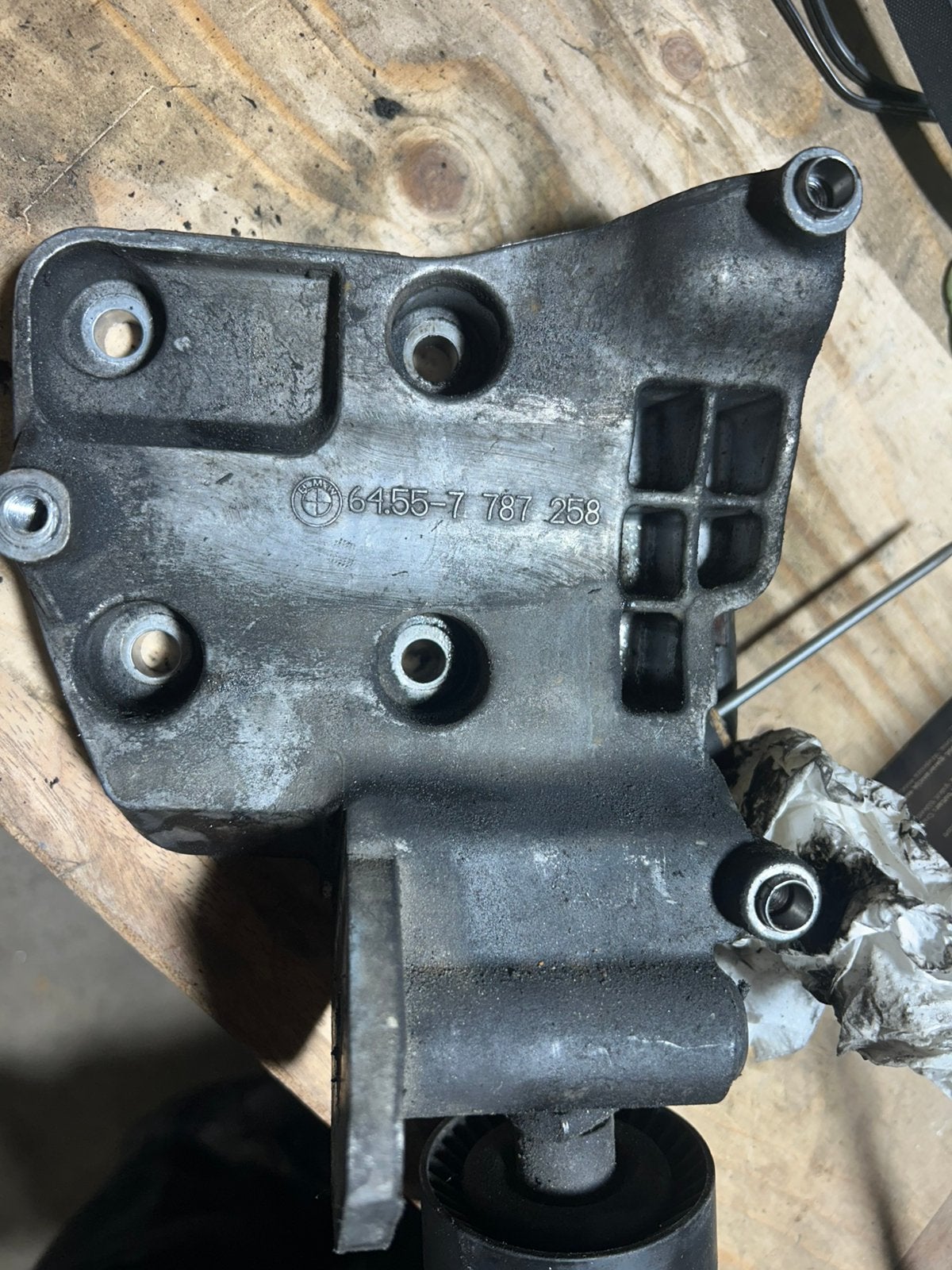 Gezocht airco pomp steun bmw m57, Ophalen of Verzenden, Nieuw, BMW