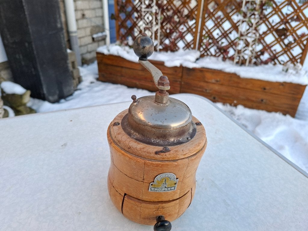 antieke  orginele werkende houten koffiemolen armin trosser, Ophalen of Verzenden