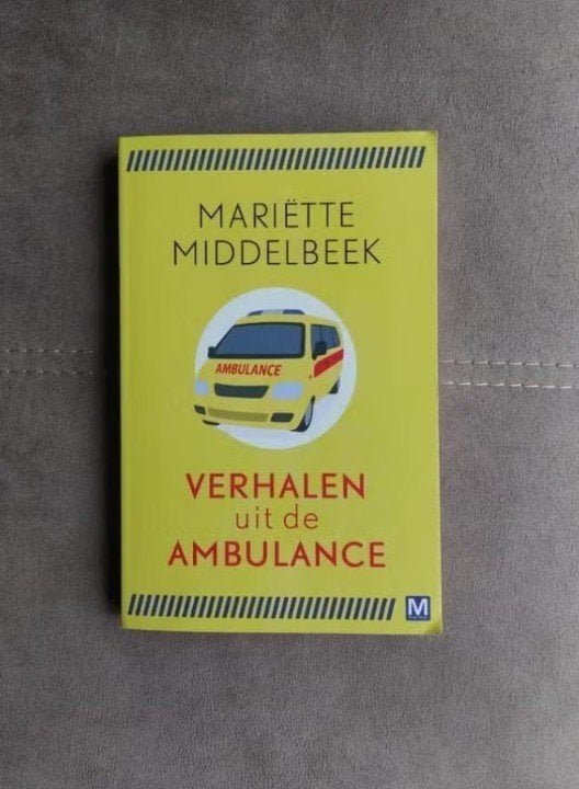 Verhalen uit de ambulance - Mariëtte Middelbeek, Boeken, Ophalen of Verzenden, Zo goed als nieuw, M. Middelbeek