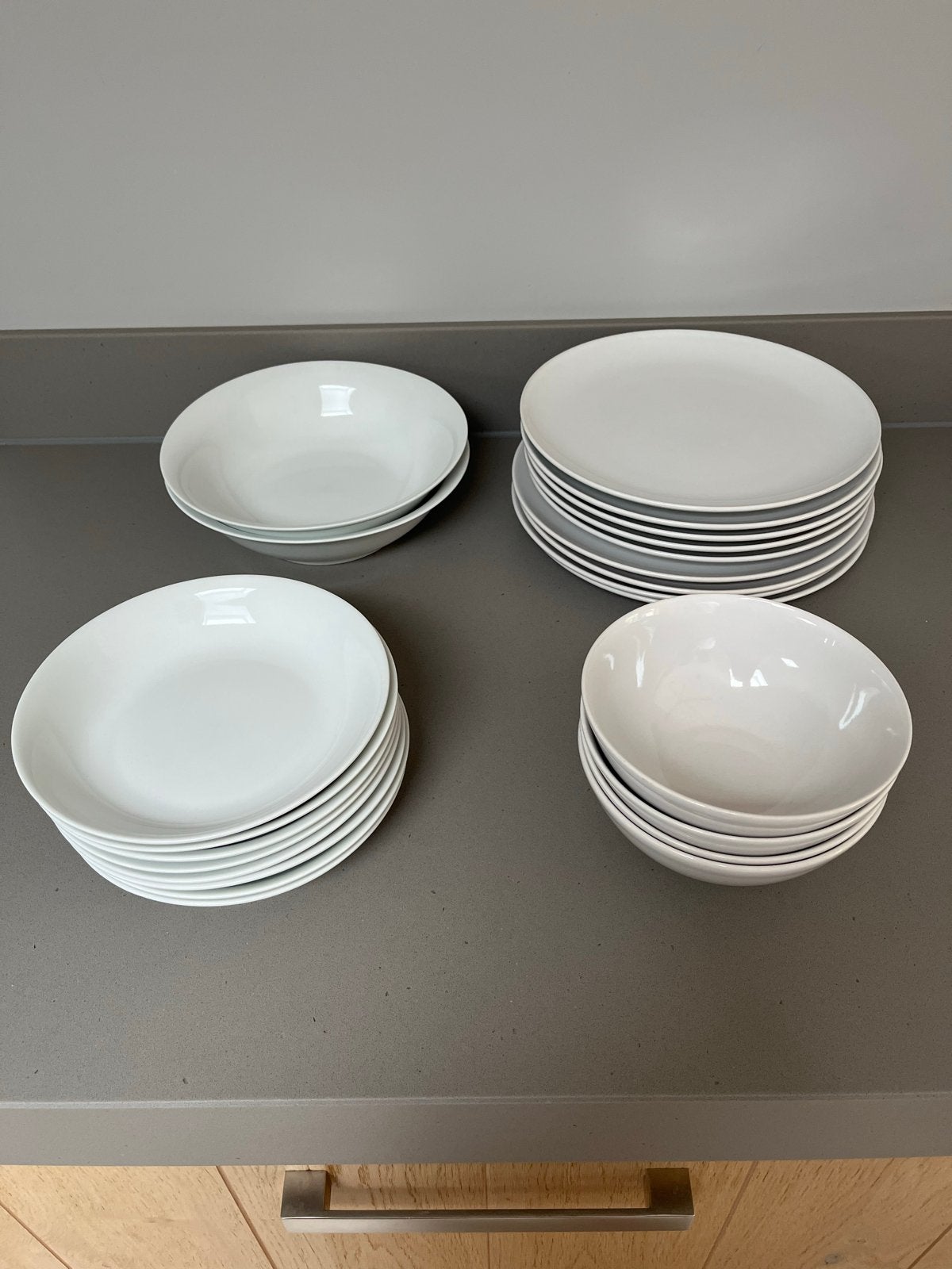 Wit servies: IKEA en Essenza - 4 kommen, 16 borden, 2 schale, Ophalen, Gebruikt, Keramiek, IKEA