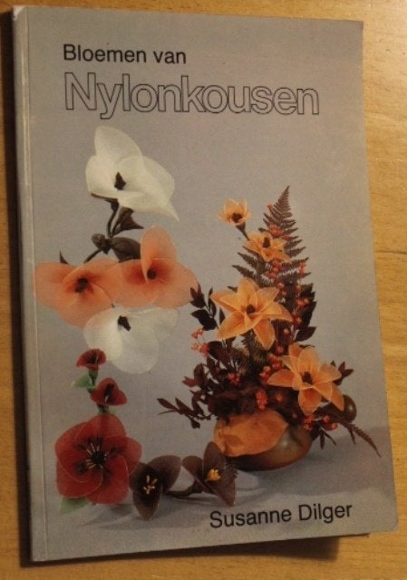 Bloemen van Nylonkousen -   84921, Ophalen of Verzenden, Zo goed als nieuw, Overige onderwerpen