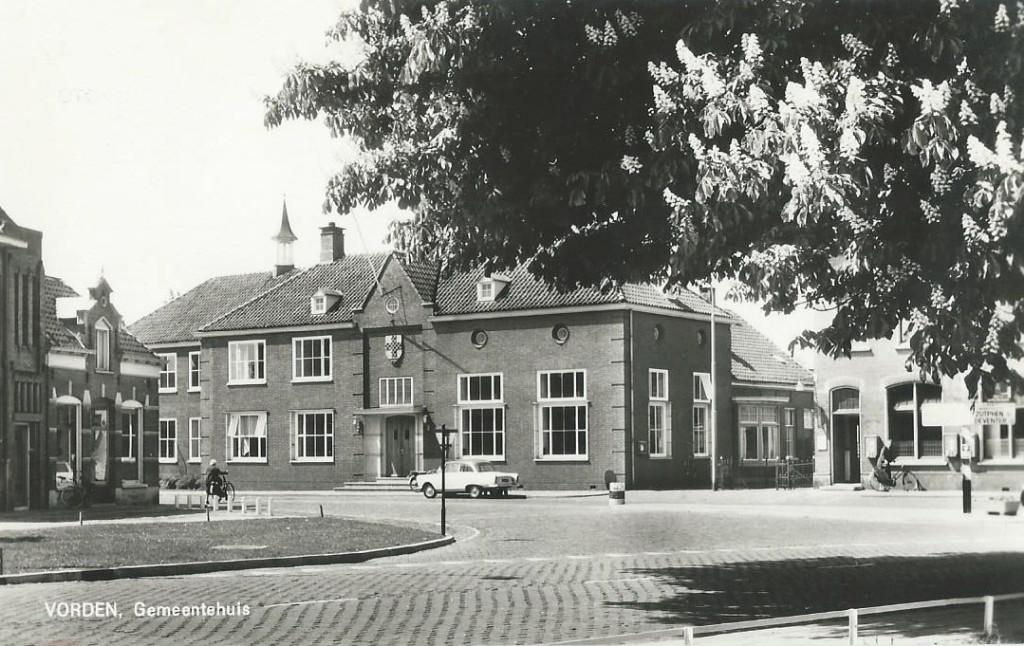 Ansichtkaart  VORDEN  Gemeentehuis, Verzenden, 1960 tot 1980, Ongelopen, Gelderland