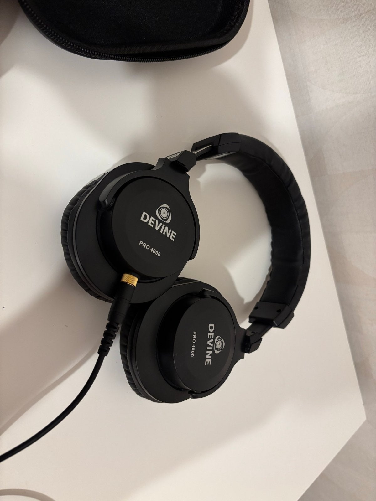 Devine PRO 4000 Over-ear Koptelefoon met Draagtas, Overige merken, Ophalen of Verzenden, Zo goed als nieuw, Zwart