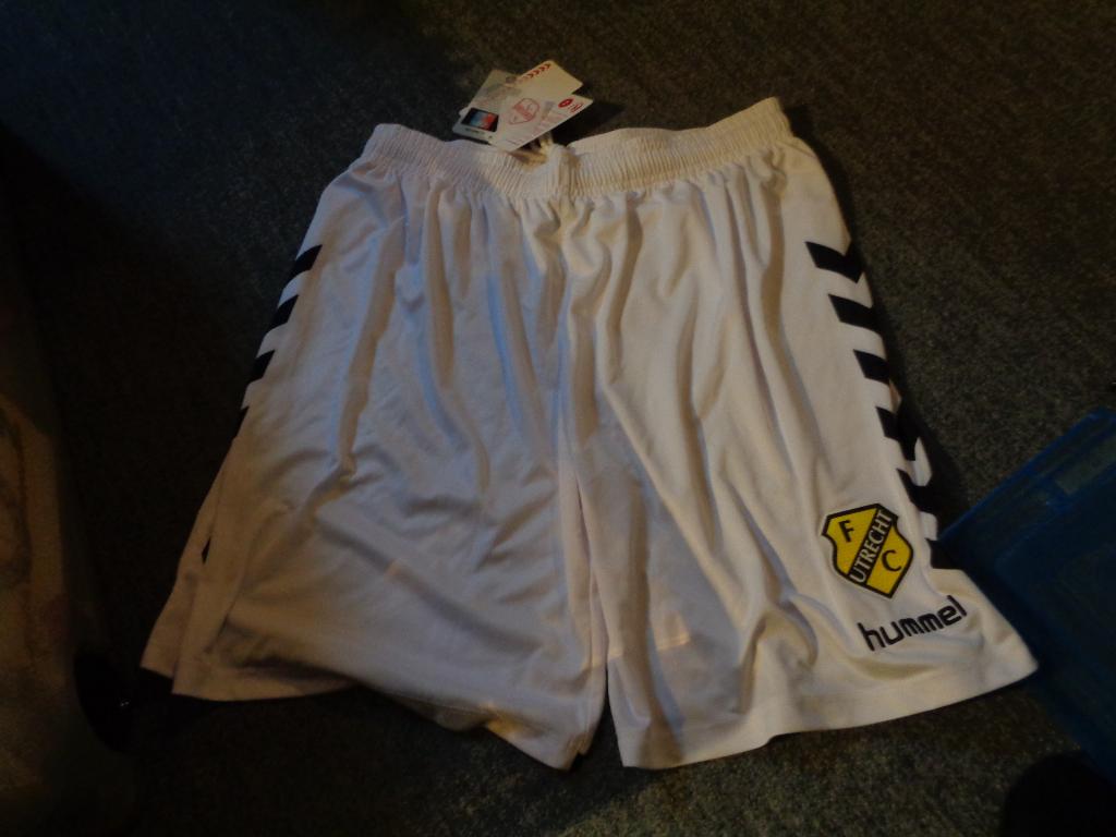 FC UTRECHT broekje maat XL  (NIEUW)!!!!, Sport en Fitness, Maat XS of kleiner, Verzenden, Nieuw, Shirt
