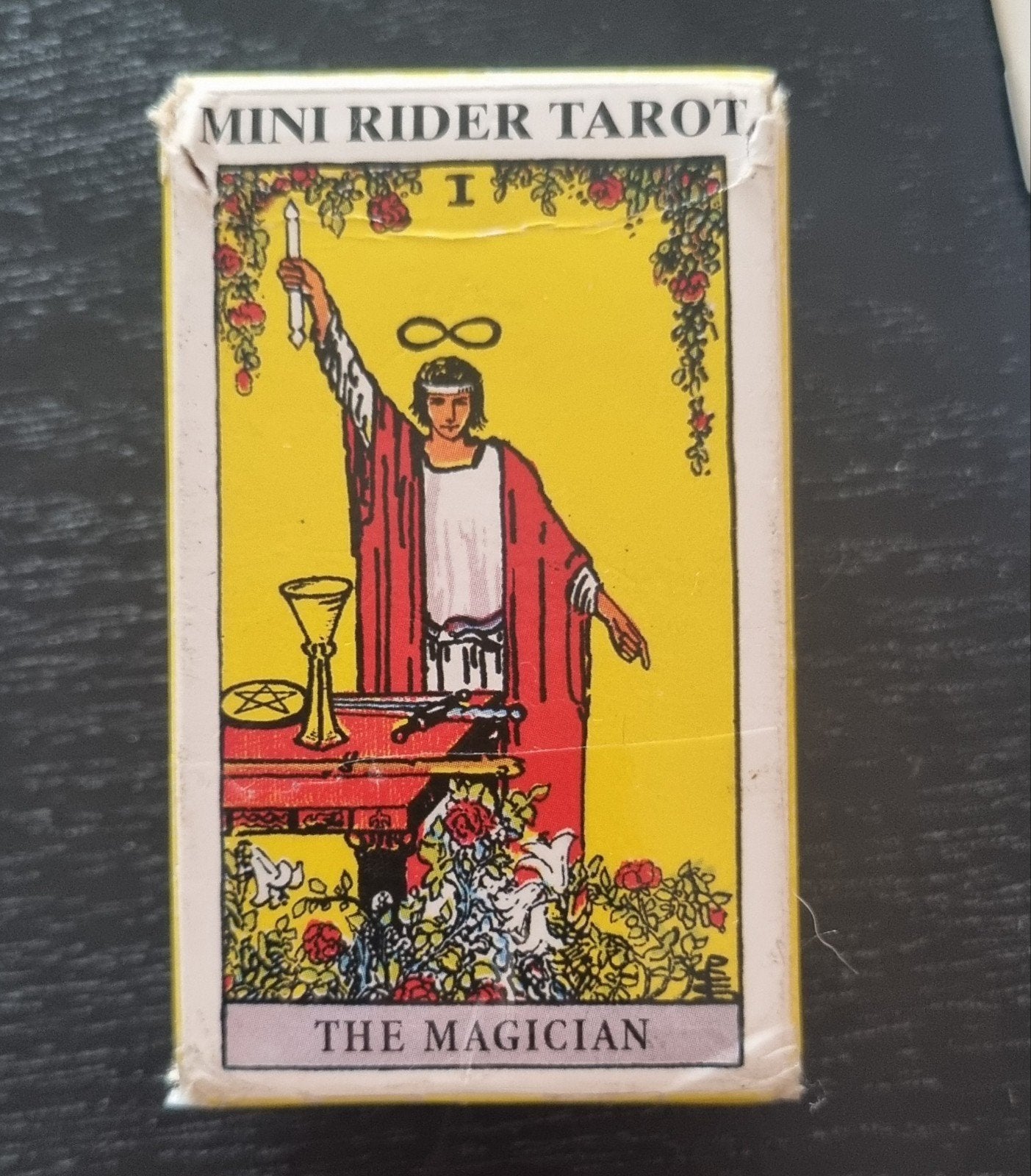 Zeldzaam Mini Rider Tarot Deck - Nieuwstaat, Hobby en Vrije tijd, Gezelschapsspellen | Kaartspellen, Ophalen of Verzenden, Zo goed als nieuw