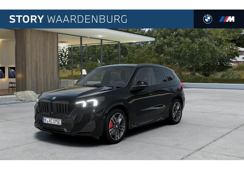 BMW X1 xDrive25e M Sport Automaat / Trekhaak / Panoramadak /, Auto's, BMW, Zwart, Zwart, Bedrijf, Hybride Elektrisch/Benzine