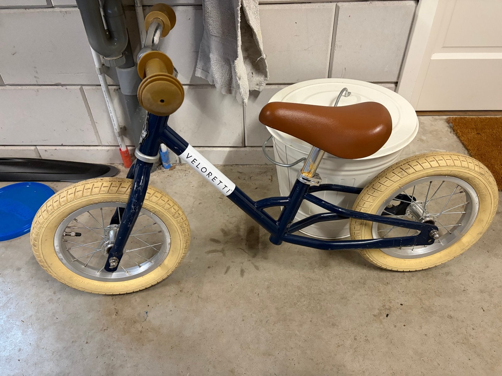 Veloretti loopfiets - Blauw met bruin zadel, Ophalen, Gebruikt, 16 tot 20 inch