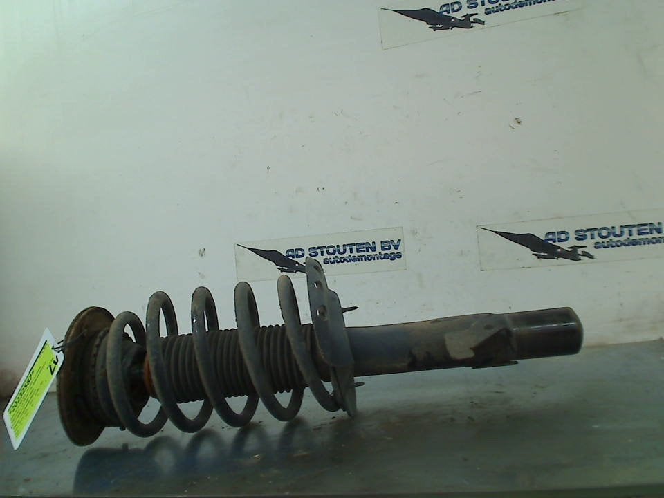Veerpoot Links Voor Volvo XC70 (BZ) (2009-04/2011-12), Gebruikt, Siegburger Straße 229, Köln 50679, , Duitsland, Info@volvocars.com