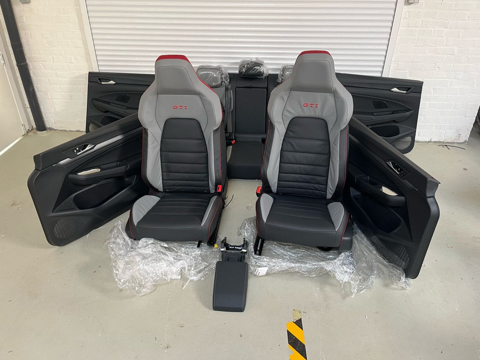 Nieuwe golf 8.5 FULL GEPERFOREERD LEDER  INTERIEUR, Auto-onderdelen, Ophalen, Nieuw