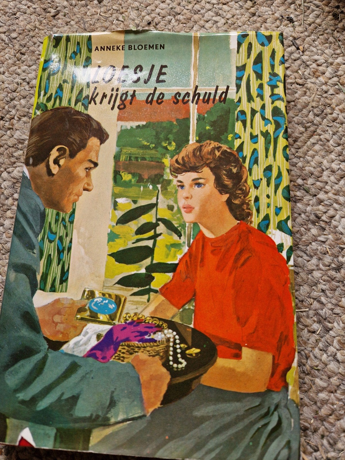 Loesje Krijgt de Schuld - Anneke Bloemen (Vintage Boek), Boeken, Ophalen of Verzenden, Gelezen, Anneke Bloemen, Fictie