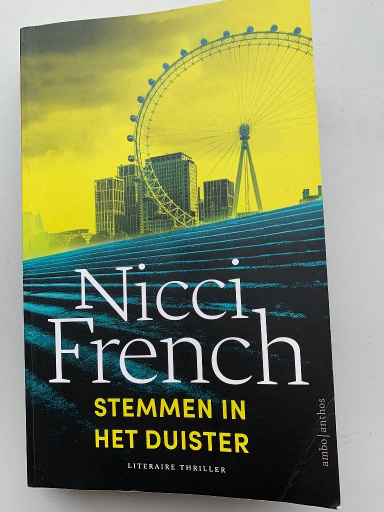 Nicci french Stemmen in het Duister, Ophalen of Verzenden, Zo goed als nieuw, Nicci French, Nederland