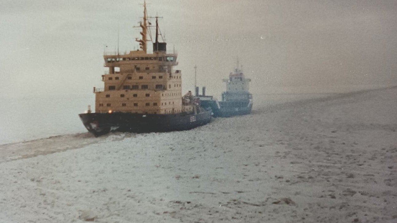 Unieke foto van een ijsbreker in ijzig landschap, Ophalen, Foto, Fotografie, Ingelijst