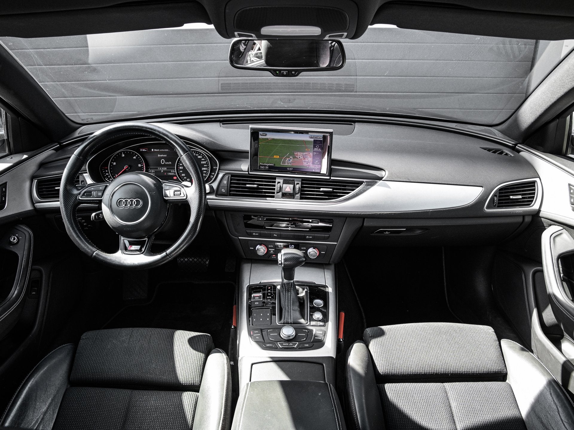 Audi A6 Avant 2.0 TDI S Edition | Xenon | Sportstoelen | Nav, Auto's, Euro 5, Gebruikt, 4 cilinders, Leder en Stof