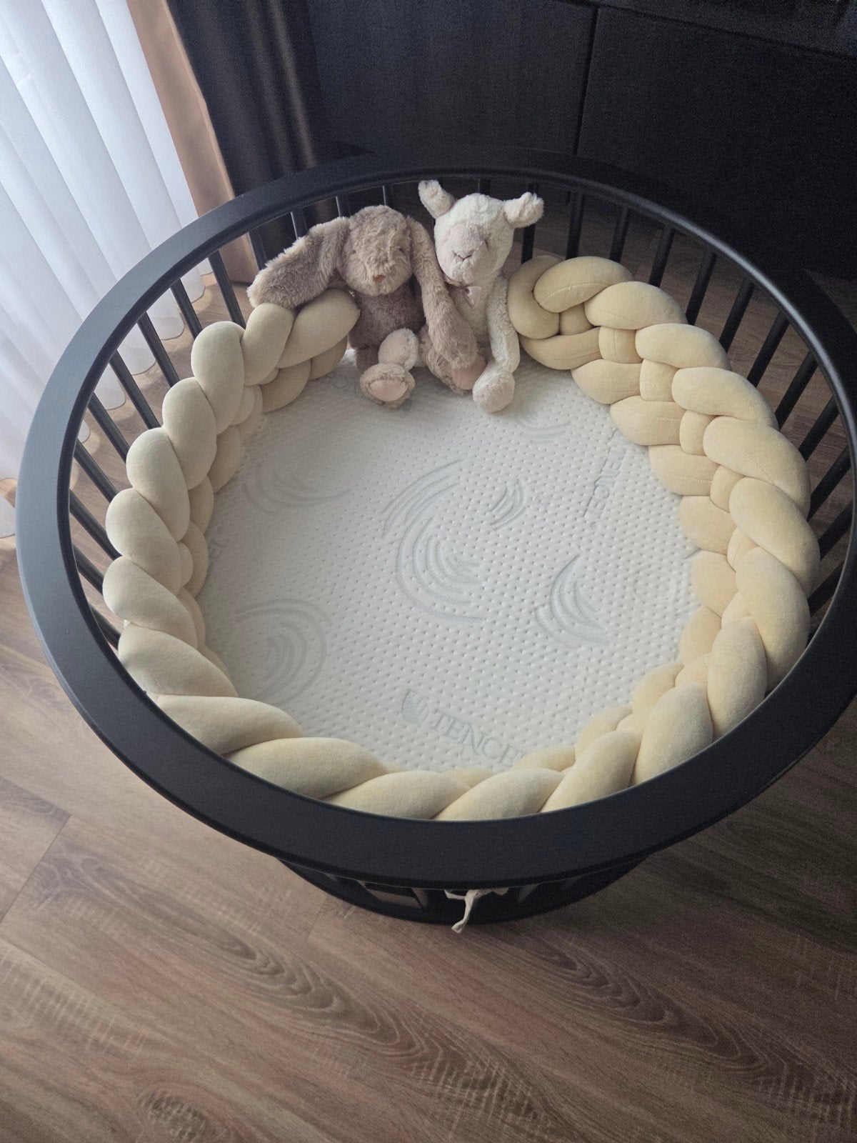 Ronde zwarte box van Bopita inclusief matras en hoes, Ophalen of Verzenden, Zo goed als nieuw, Rond, In hoogte verstelbaar