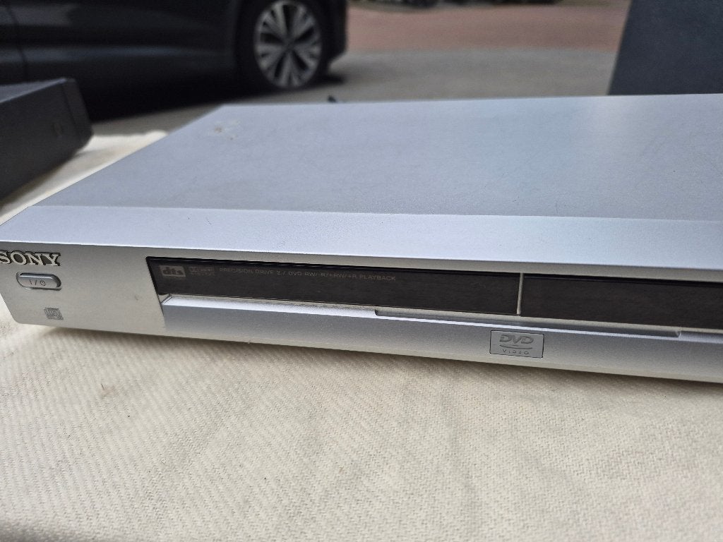 Foto 5 van Sony DVP-NS330 CD/Dvd-speler zilverkleurig.