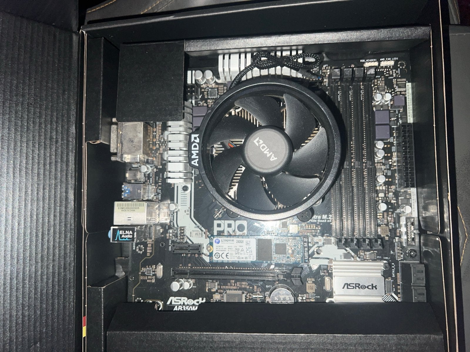 ASRock A320M-PRO4 moederbord met AMD koeler, Computers en Software, Ophalen, Zo goed als nieuw, AMD, DDR4