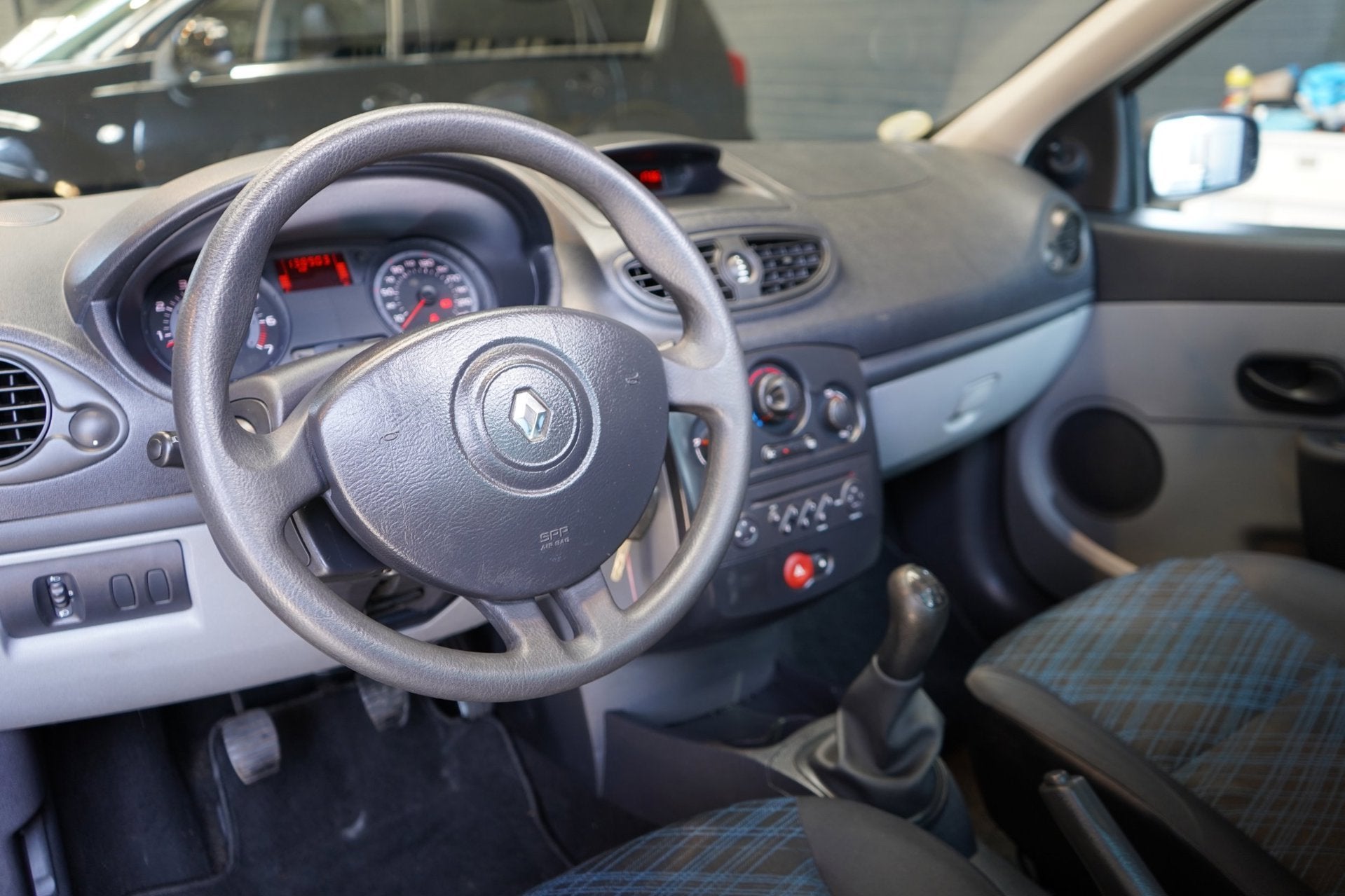 Renault Clio 1.2-16V Business Line | PANO | AIRCO | ELEK.RAM, Auto's, Voorwielaandrijving, Elektrische ramen, Gebruikt, 4 cilinders