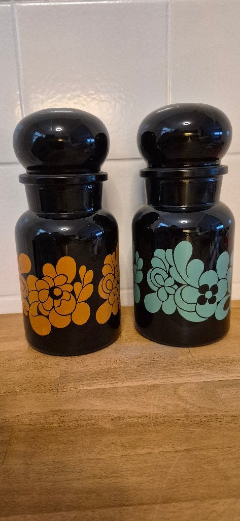 Apothekerspotten zwart glas met oranje , groene bloemen 70's, Verzamelen, Ophalen of Verzenden, Huis en Inrichting